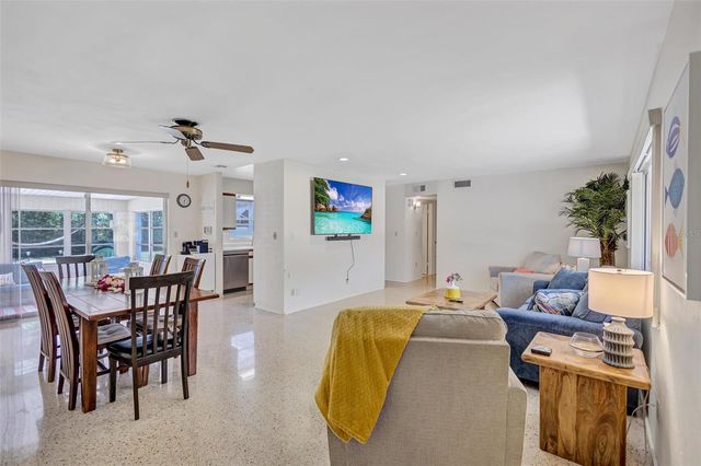 7687 117TH STREET, Seminole, FL 33772