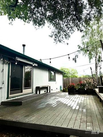 424-B Mason St, Healdsburg, CA 95448