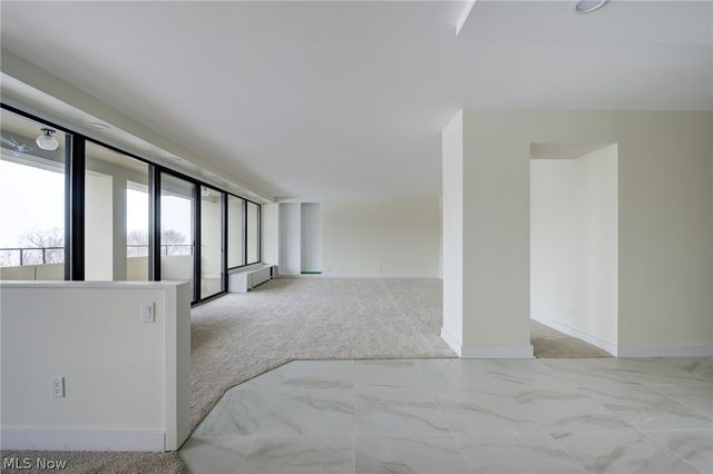 2 Bratenahl Place 2D, Bratenahl, OH 44108
