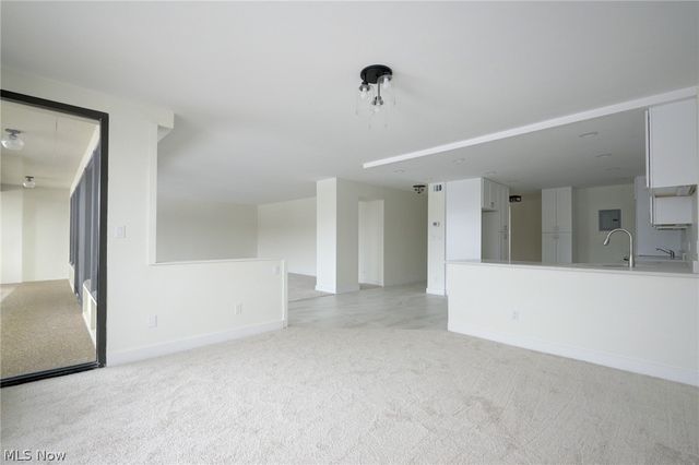 2 Bratenahl Place 2D, Bratenahl, OH 44108