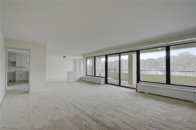2 Bratenahl Place 2D, Bratenahl, OH 44108