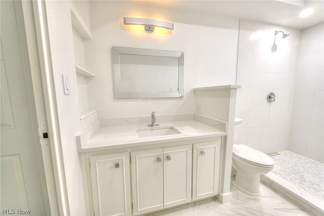 2 Bratenahl Place 2D, Bratenahl, OH 44108