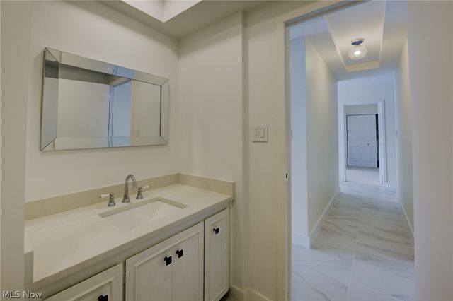 2 Bratenahl Place 2D, Bratenahl, OH 44108