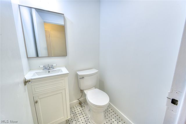 2 Bratenahl Place 2D, Bratenahl, OH 44108