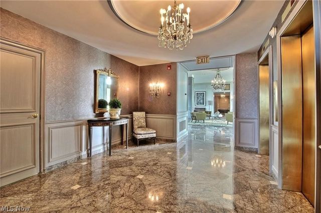 2 Bratenahl Place 2D, Bratenahl, OH 44108