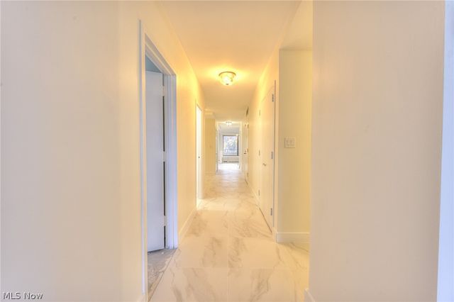 2 Bratenahl Place 2D, Bratenahl, OH 44108