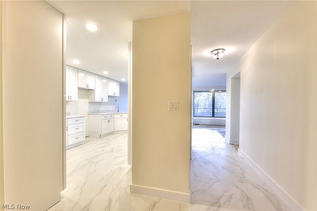 2 Bratenahl Place 2D, Bratenahl, OH 44108