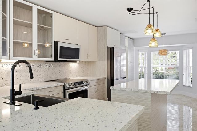 1880 Sweetbay Way, Hollywood, FL 33019