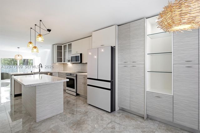 1880 Sweetbay Way, Hollywood, FL 33019