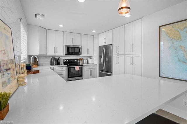 474 Lake Murex CIR, Sanibel, FL 33957