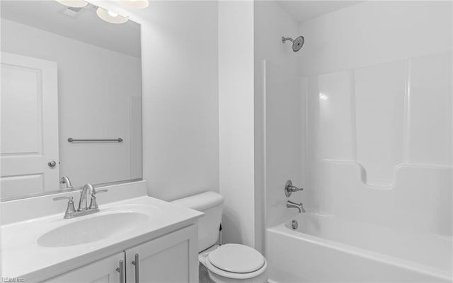 121 Topsail LN, Yorktown, VA 23693