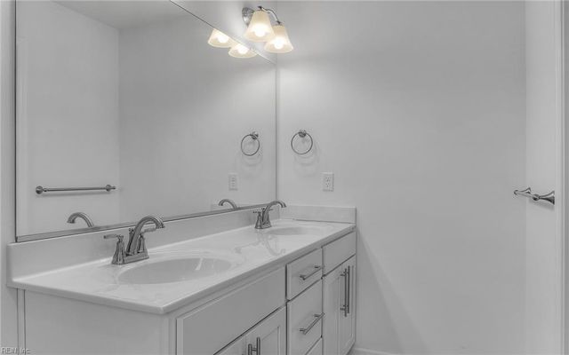 121 Topsail LN, Yorktown, VA 23693