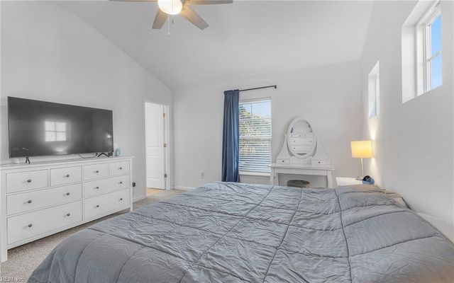 121 Topsail LN, Yorktown, VA 23693