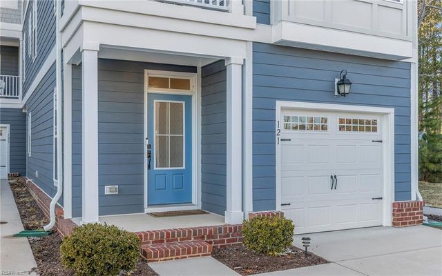 121 Topsail LN, Yorktown, VA 23693