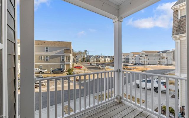 121 Topsail LN, Yorktown, VA 23693