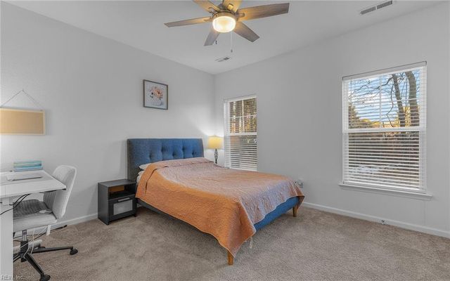 121 Topsail LN, Yorktown, VA 23693