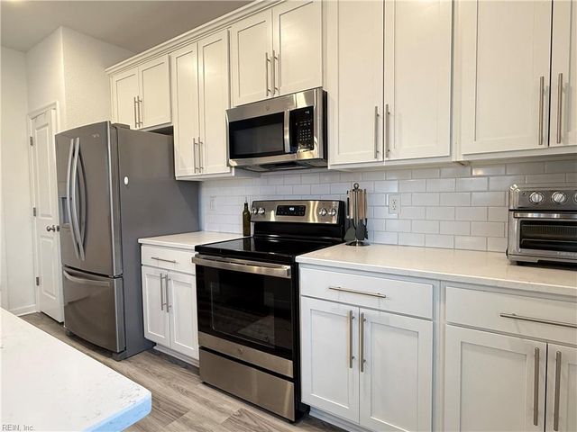 121 Topsail LN, Yorktown, VA 23693