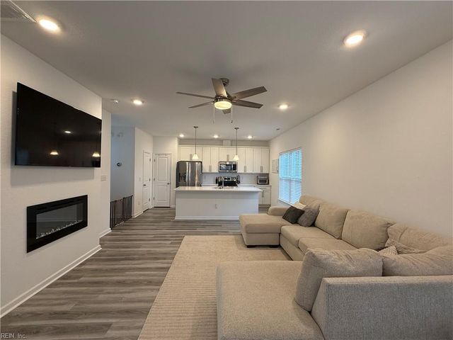 121 Topsail LN, Yorktown, VA 23693