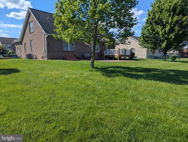 316 MARTINA DR, Chambersburg, PA 17201