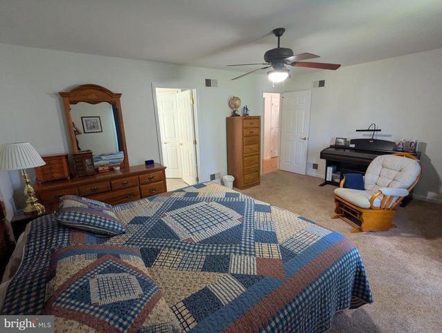 316 MARTINA DR, Chambersburg, PA 17201