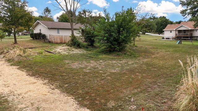 42 W Commercial Street, Buffalo, MO 65622