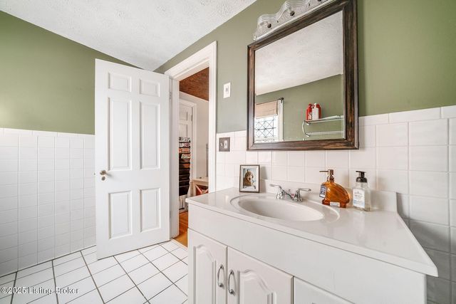 1214 Audubon Pkwy, Louisville, KY 40213