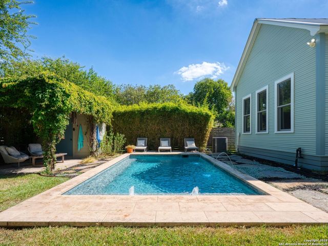 211 Devine Street, San Antonio, TX 78210