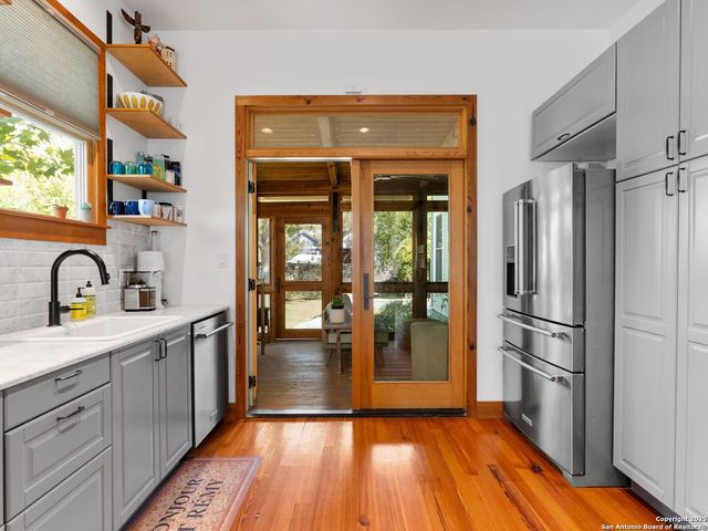 211 Devine Street, San Antonio, TX 78210