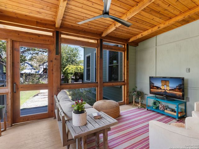 211 Devine Street, San Antonio, TX 78210