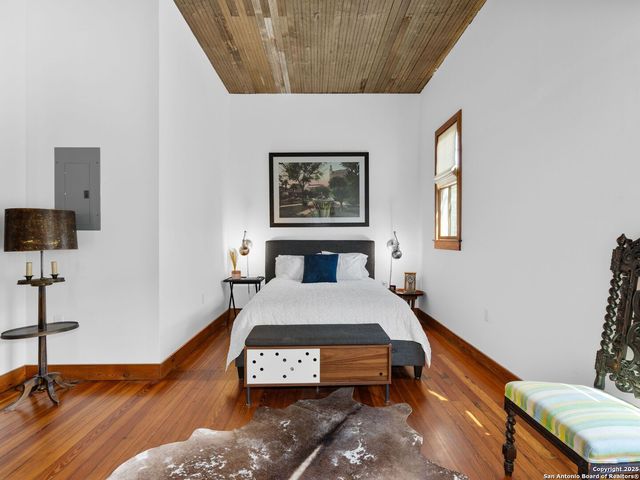 211 Devine Street, San Antonio, TX 78210