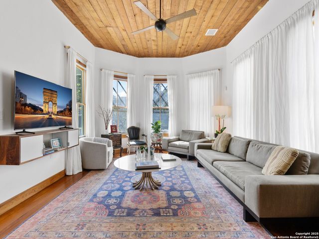 211 Devine Street, San Antonio, TX 78210