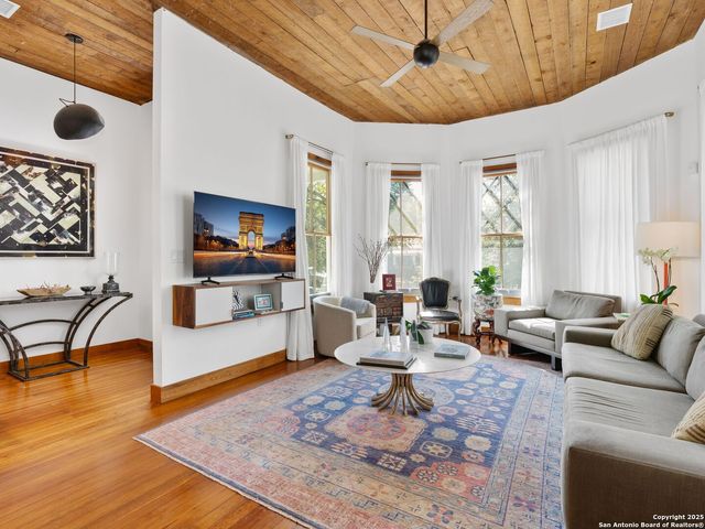 211 Devine Street, San Antonio, TX 78210