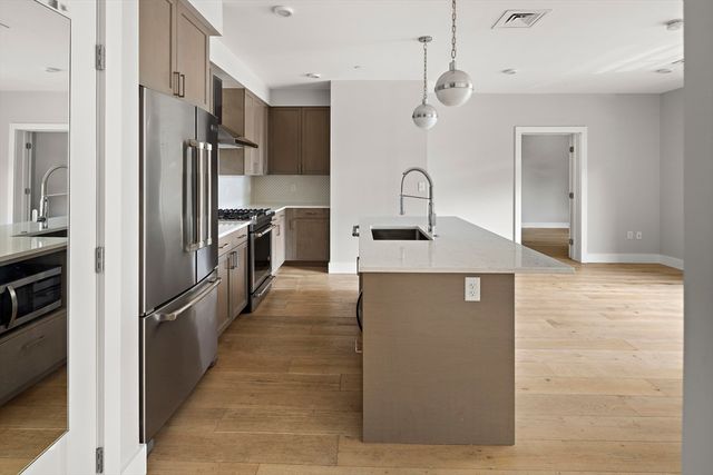 1650 Commonwealth Ave 204, Boston, MA 02135