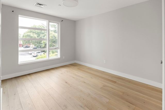 1650 Commonwealth Ave 204, Boston, MA 02135