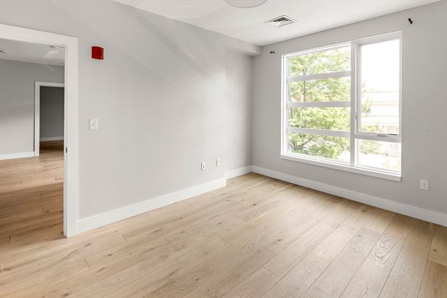 1650 Commonwealth Ave 204, Boston, MA 02135