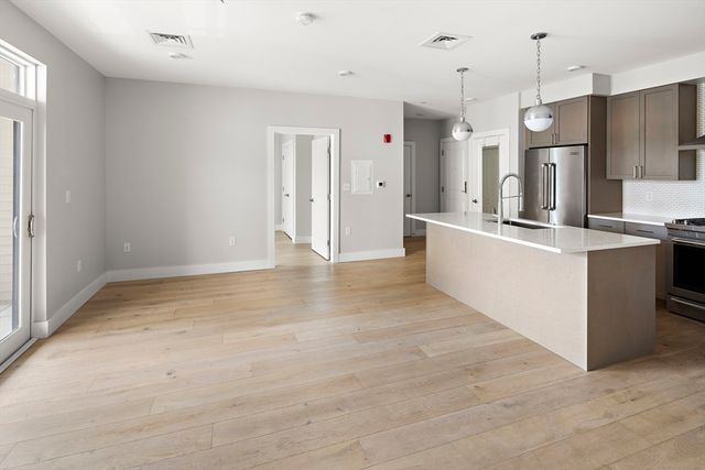 1650 Commonwealth Ave 204, Boston, MA 02135
