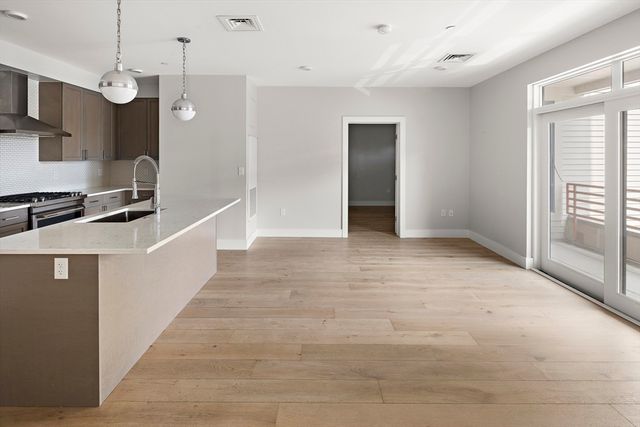 1650 Commonwealth Ave 204, Boston, MA 02135
