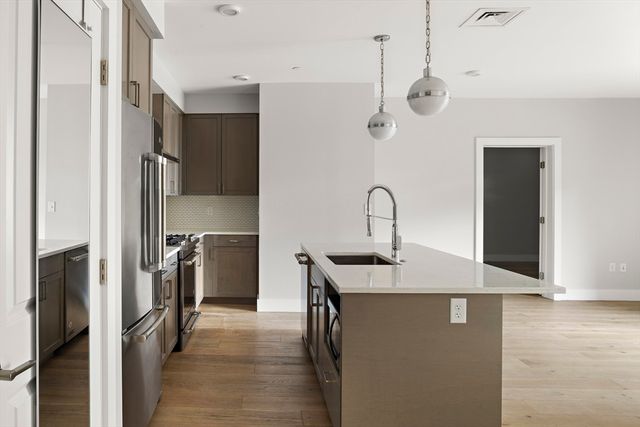 1650 Commonwealth Ave 204, Boston, MA 02135