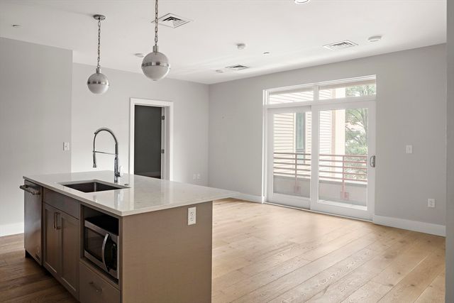 1650 Commonwealth Ave 204, Boston, MA 02135