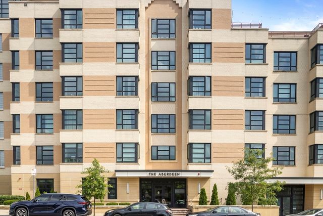 1650 Commonwealth Ave 204, Boston, MA 02135
