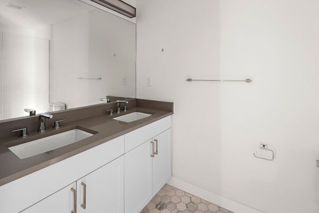 1650 Commonwealth Ave 204, Boston, MA 02135