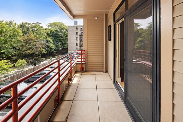 1650 Commonwealth Ave 204, Boston, MA 02135