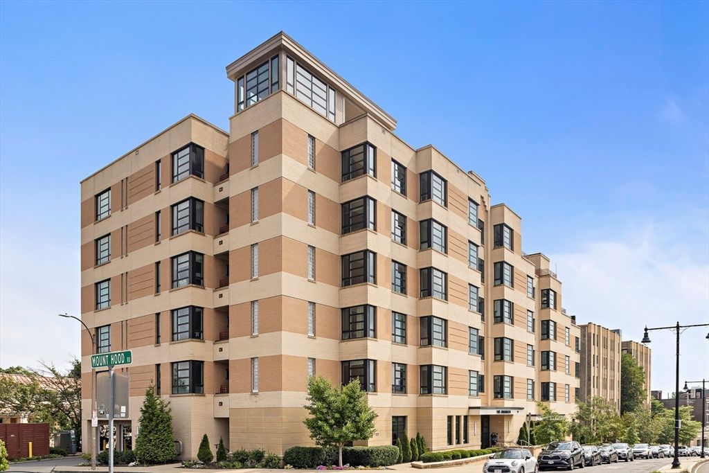 1650 Commonwealth Ave 204, Boston, MA 02135