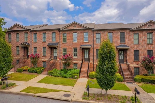 2046 Heathermere Way, Roswell, GA 30075