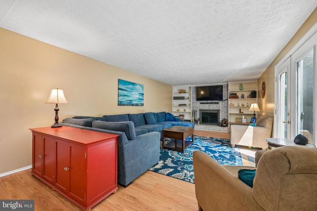 304 STONEY BROOK LN, Marlton, NJ 08053