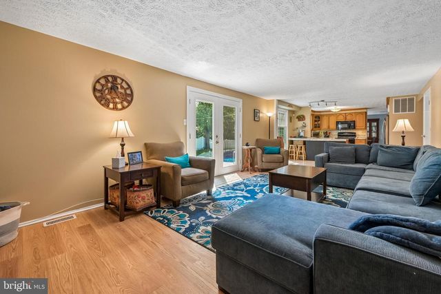304 STONEY BROOK LN, Marlton, NJ 08053