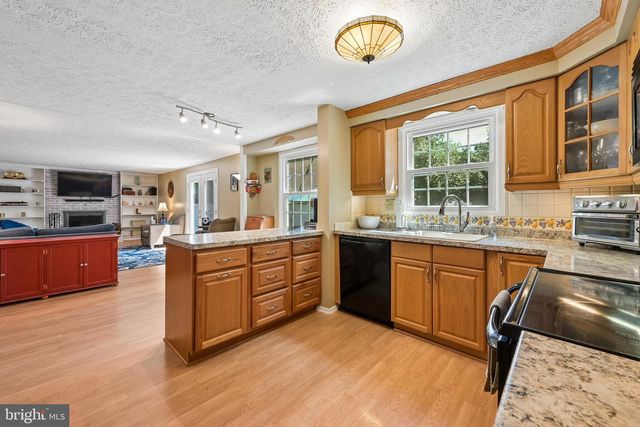 304 STONEY BROOK LN, Marlton, NJ 08053