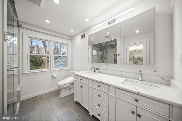 515 WOODLAND CT NW, Vienna, VA 22180