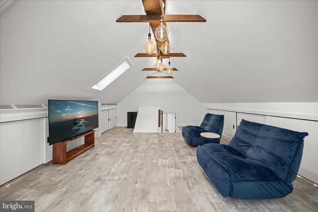 515 WOODLAND CT NW, Vienna, VA 22180