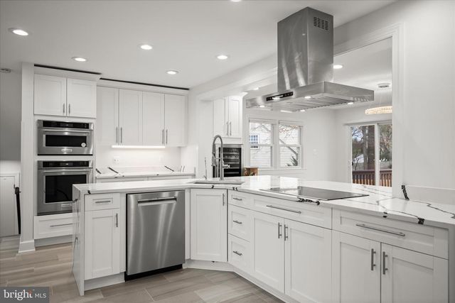 515 WOODLAND CT NW, Vienna, VA 22180